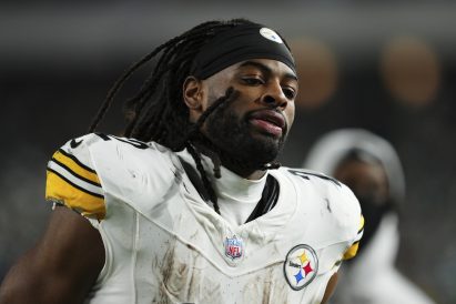 article image - Chargers Signings Football